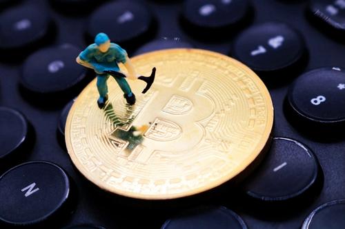 比特币挖掘尽头应对策略 | 加密货币转型趋势分析
