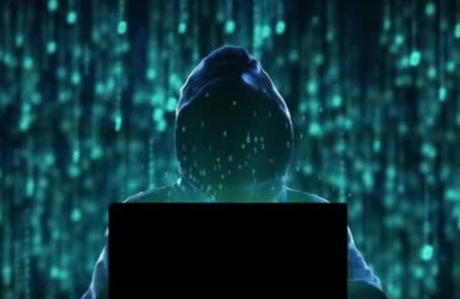 一个比特币的价格会根据市场实时波动，目前大约在7万美元左右（2024年10月数据）。具体价格请在可信的交易所或行情网站查看实时数据。请注意，投资加密货币风险极高。
